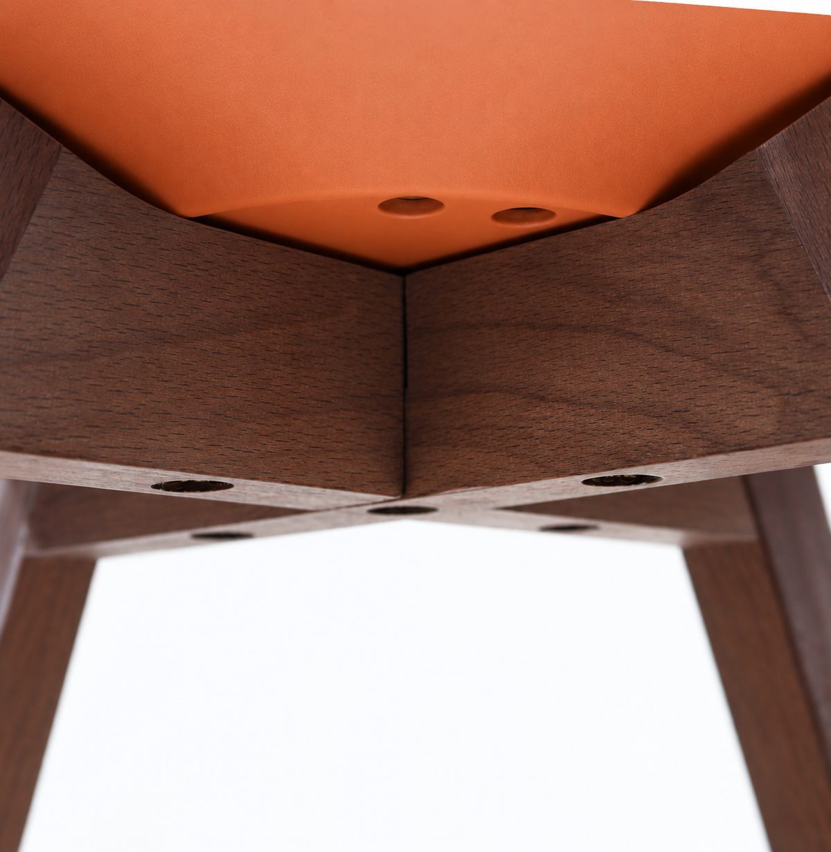 Silla Frankfurt acojinada  para comedor Nogal