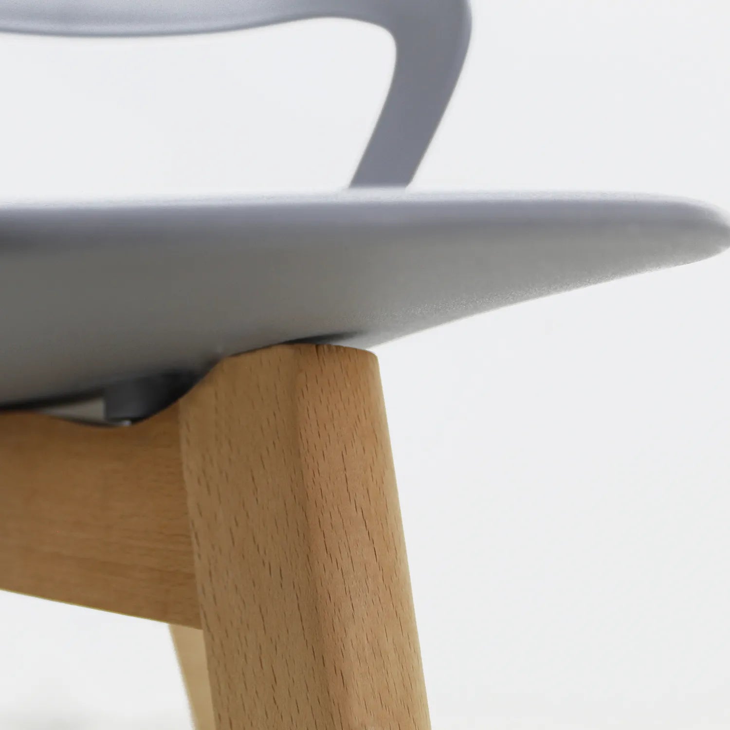 Comedor Mesa T5 Nogal + 4 Sillas Moura